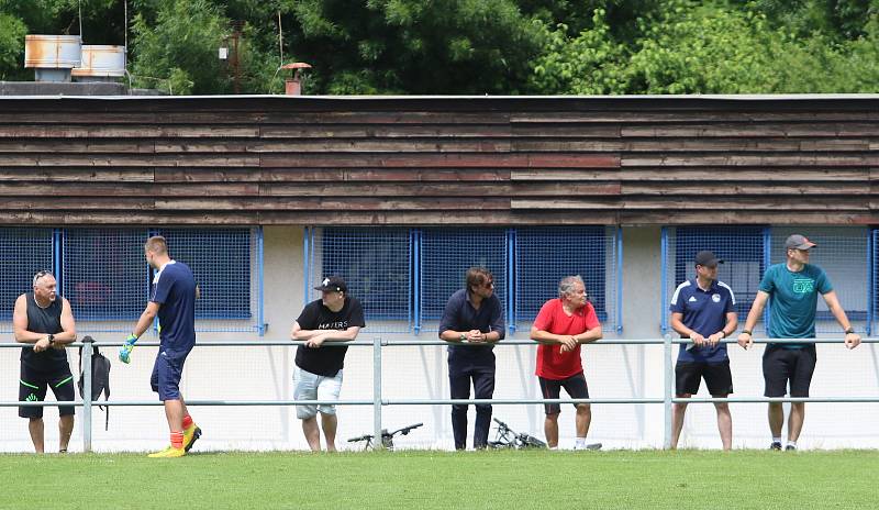 Fotbalisté Zlína (bílé dresy) v úvodním letním přípravném zápase přehráli třetiligový Uničov 5:1.