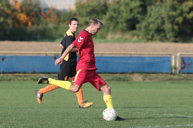 Fotbalisté Louk doma v 7. kole krajské I. B třídy skupiny B podlehli Přílukám 1:2 na penalty.