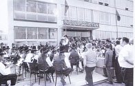 ZŠ GABRY A MÁLINKY. Rok 1973. Otevírání školy ve Štítné nad Vláří doprovázel i bohatý kulturní program.