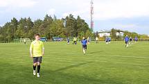 Fotbalisté Mladcové (žluté dresy) v semifinále KFS prohráli s Kateřinicemi 1:3.