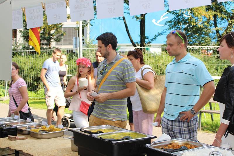 Ve Zlíně se tento víkend koná Garden Food Festival. Přilákal zajímavé kuchaře a ochutnávat se mohou ještě zajímavější speciality. 