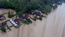 Letecké snímky povodněmi postiženého Zlínského kraje.