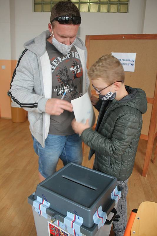 Volby ve volebním okrsku 33., 34. Zlín - Jižní Svahy.