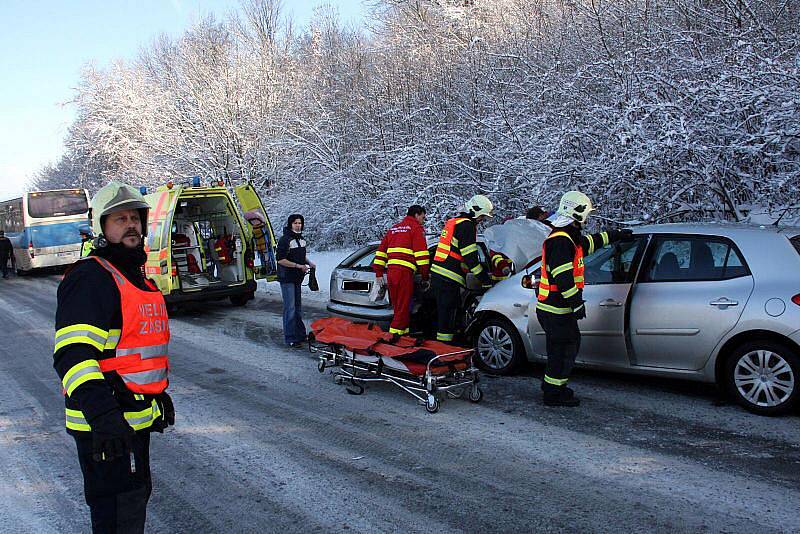 Namrzlé silnice přidělaly ve čtvrtek 27. ledna ráno řidičům nejednu komplikaci. Bouralo se na celém území Zlínského kraje. 
