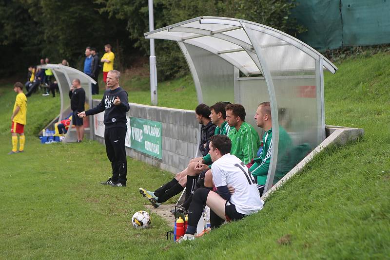 Fotbalové Příluky "B" (žluté dresy) v sobotním 7. kole IV. B třídy poprvé v sezoně bodovaly, rovnou zvítězily. Doma porazily Trnavu 4:3.