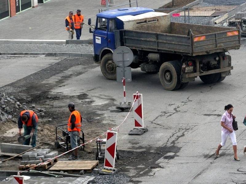 Oprava cesty v ulici Jana Antonína Bati.