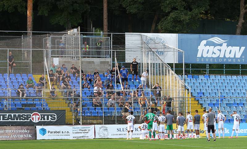 Fotbalisté Zlína (žluté dresy) v 5. kole FORTUNA:LIGY prohráli doma s Olomoucí 1:4.