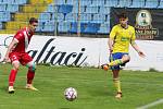 Fotbalisté Zlína B (žluté dresy) v nedělním zápase 29. kole MSFL na Letné remizovali s Frýdkem-Místkem 2:2.