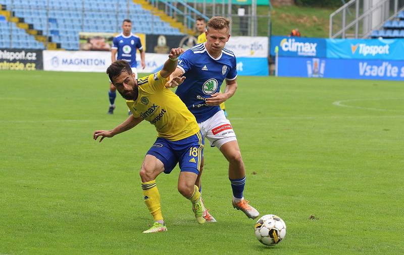 Fotbalisté Zlína (žluté dresy) zahájili novou ligovou sezonu domácím zápasem s Mladou Boleslaví