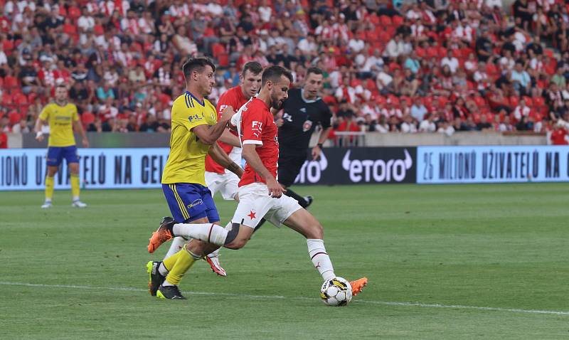 Fotbalisté Zlína (žluté dresy) ve 2. kole FORTUNA:LIGY prohráli se Slavií Praha 1:4.