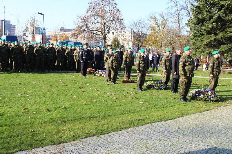 Slavnostní akt předávání praporu aktivním zálohám se konal v Den válečných veteránů 11. listopadu.