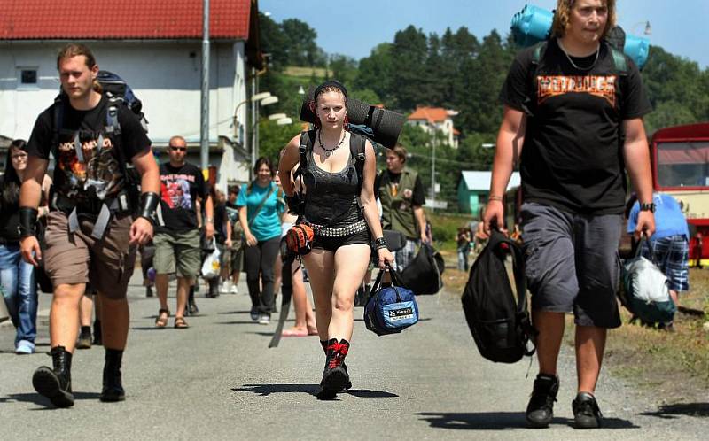 První návštěvníci letního hudebního festivalu Masters of Rock ve středu 14. července začali jezdit do vizovického areálu destilérky Rudolf Jelínek