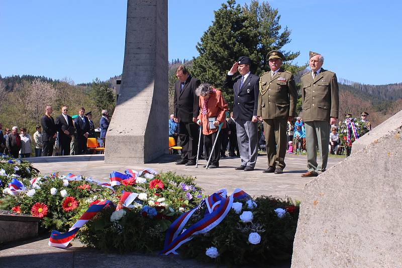 V neděli 21. dubna 2019 si v Ploštině na Zlínsku připomněli 74. výročí od jejího vypálení německými okupanty. V plamenech tam našlo smrt 24 obyvatel. Památku obětem druhé světové války tam uctili na pietním aktem.