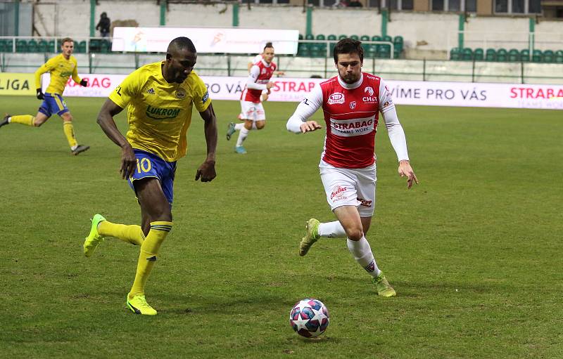 Fotbalisté Zlína (ve žlutých dresech)  ve 13. kole FORTUNA:LIGY remizovali s Pardubicemi 0:0.