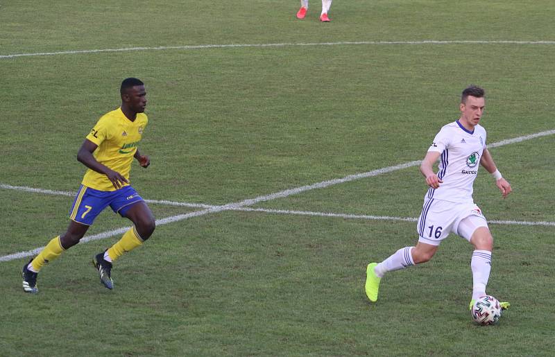 Fotbalisté Zlína (žluté dresy) v dohrávce 18. kole FORTUNA:LIGY přivítali Mladou Boleslav.