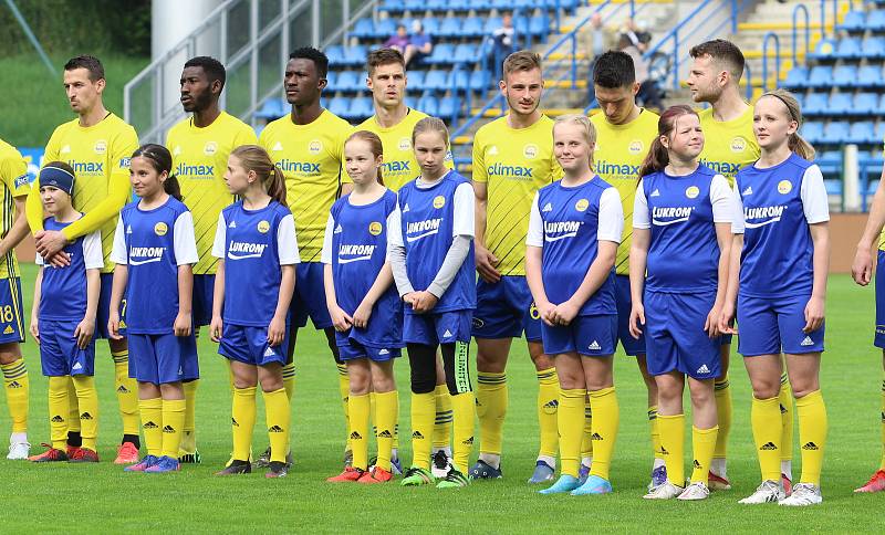 Fotbalisté Zlína (žluté dresy) ve 3. kola skupiny o záchranu podlehli pražským Bohemians 1905 1:4.