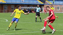 Fotbalisté Zlína B (žluté dresy) ve 29. kole MSFL remizovali na Letné s Frýdkem-Místkem 2:2.