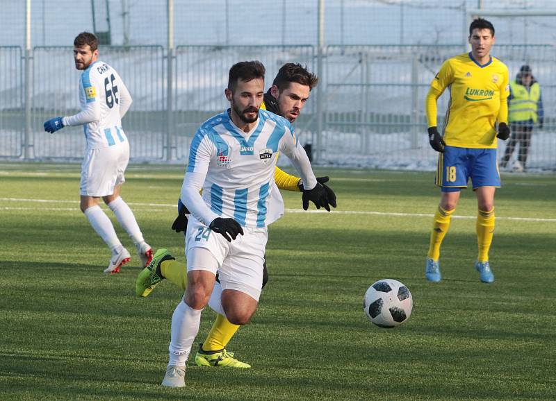 Fotbalisté Zlína (žluté dresy) ve druhém zimním přípravném zápase přehráli slovenskou Nitru 5:0.