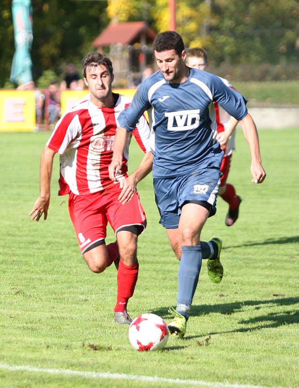 Fotbalisté Brumova (bílo-červení) v 11. kole divize E remizovali v derby se Slavičínem 1:1.