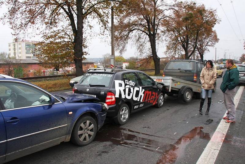 Dopravní komplikace způsobily v úterý 3. listopadu řidičům tři nehody ve Zlínském kraji.