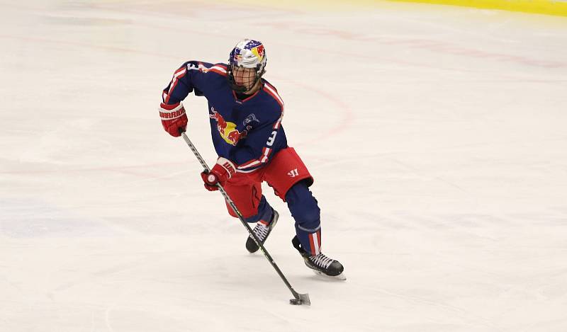 Junioři Beranů (žluté dresy) na Zimním stadionu Luďka Čajky porazili Salzburg 5:4.