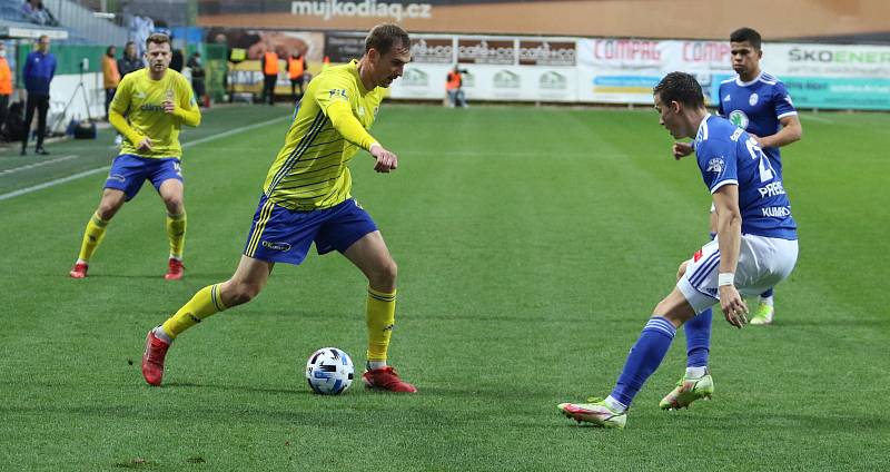 Fotbalisté Zlína (žluté dresy) v 15. kole FORTUNA:LIGY prohráli na hřišti Mladé Boleslavi 0:1.