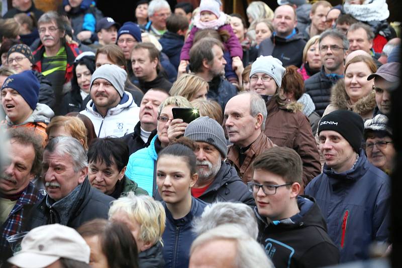 Velikonoční jarmark na náměstí Míru ve Zlíně.Koncert skupiny Fleret