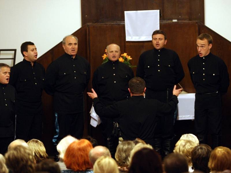 Chór Uralských kozáků koncertuje v evangelickém kostele ve Zlíně.  