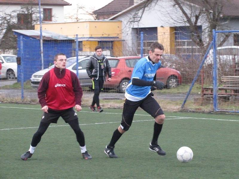 Utkání Zimní ligy v malé kopané ve Fryštáku Benfika - Ramirest 5:2, který se hrál v sobotu 11. ledna. 