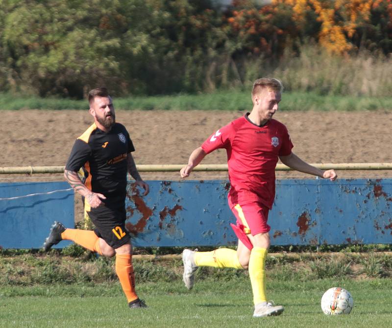 Fotbalisté Louk doma v 7. kole krajské I. B třídy skupiny B podlehli Přílukám 1:2 na penalty.