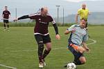 Fotbalisté Jaroslavic (v tmavých dresech) ve 21. kole I. B třídy skupiny B zdolali Příluky 2:0.