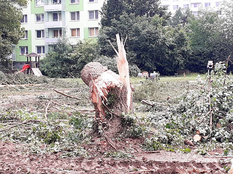 Luhačovicemi se ve čtvrtek prohnalo tornádo. nemělo takovou intenzitu jako na jižní Moravě, ale i zde způsobilo spoušť.