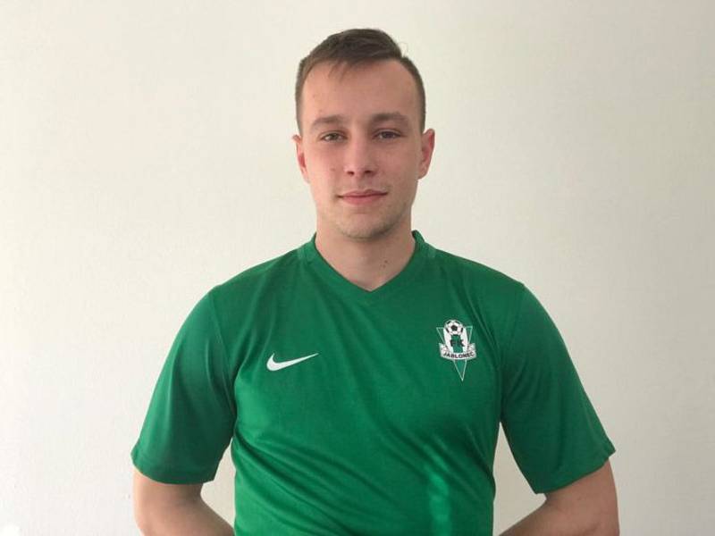 Fotbalista Jan Šohaj (v zeleném dresu) v zimě přestoupil z Otrokovic do Jablonce.