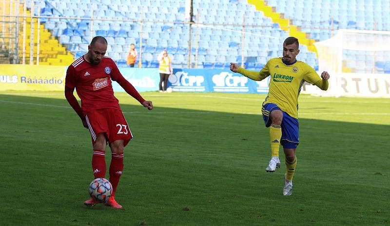 Fotbalisté Zlína B (žluté dresy) se v páteční předehrávce 11. kola MSFL utkali s rezervou Sigmy Olomouc.