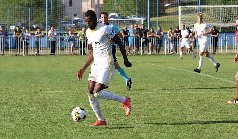 Fotbalisté Zlína (bílé dresy) ve středečním přípravném zápase přehráli druholigový Vyškov 3:0.