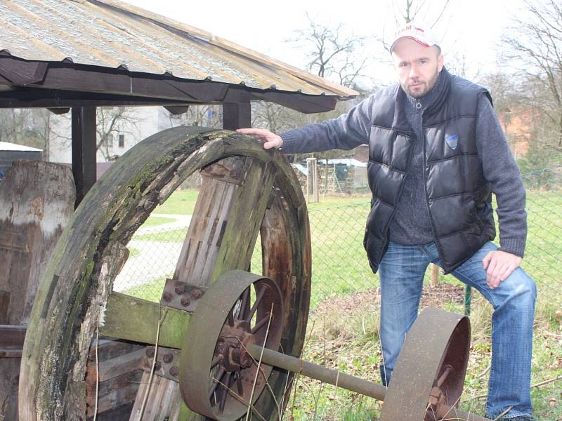 Mlýnské kolo bylo na dvoře úřadu 20 let. Zmizelo beze stopy