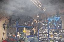 Jedna z řadových garáží v Broučkově ulici ve Zlíně hořela kvůli nedbalosti majitele.