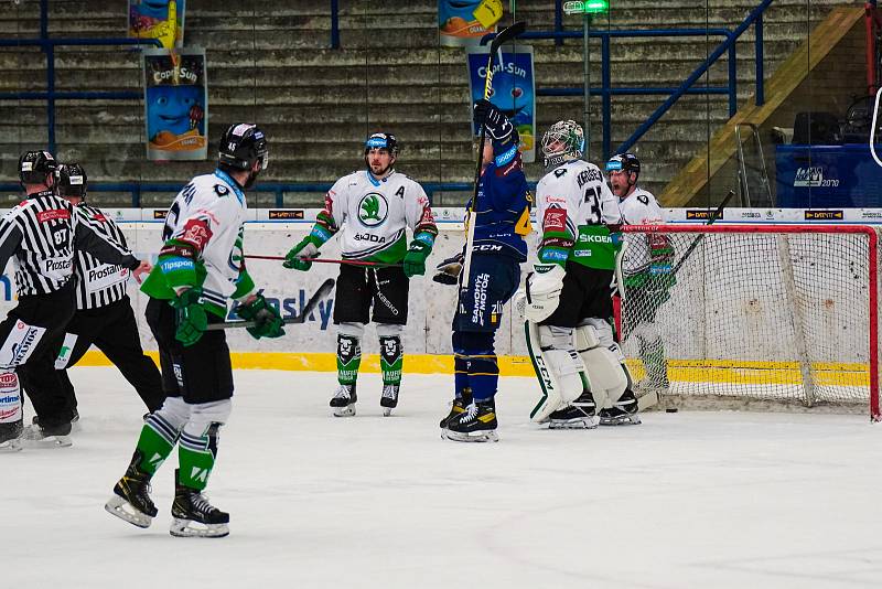 Hokejisté Zlína (modré dresy) ve 42. kole Tipspor extraligy na Zimním stadionu Luďka Čajky vyzvali Mladou Boleslav.