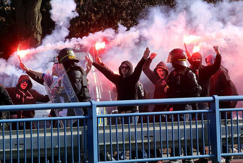 Fastav Zlín (ve žlutém) proti FC Slovácko