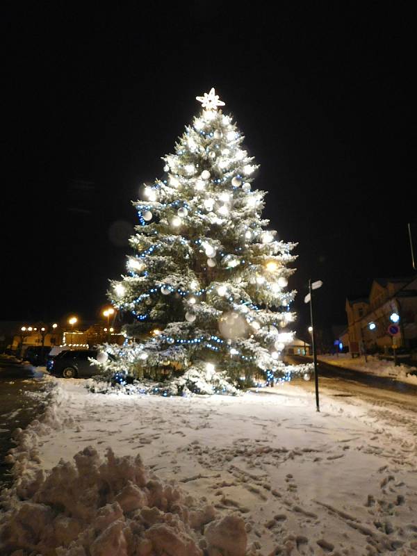 Vánoční strom ve Slavičíně.
