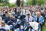 V neděli 18. června 2017 zaplnili park Komenského ve Zlíně věřící ze zlínské farnosti sv. Filipa a Jakuba, aby oslavili významný svátek, tzv. Boží Tělo. Slavnostní mše svatá začala v 10 hodin dopoledne v parkovém altánku. Po ní následovalo požehnání celém