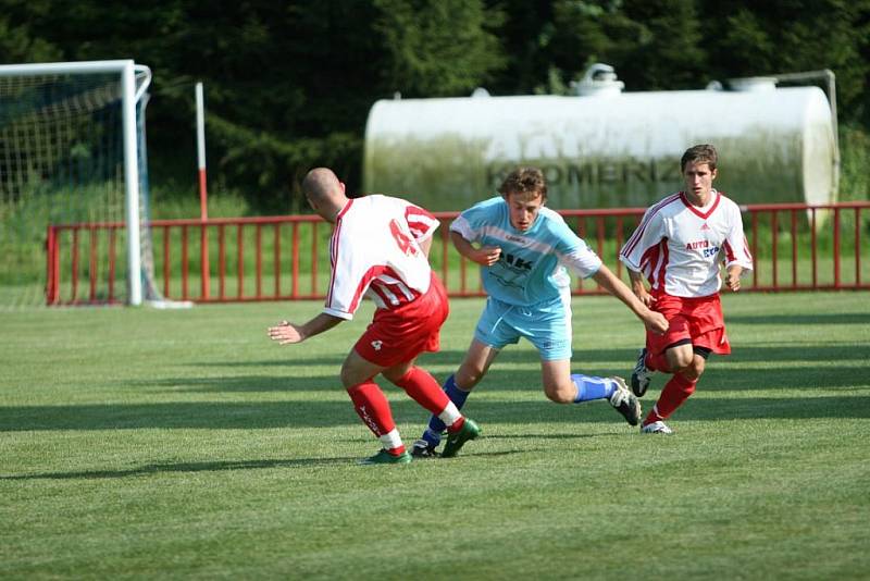 I. A třída: Viktoria Otrokovice B (v bílém) - Prakšice-Pašovice 2:0 (0:0)