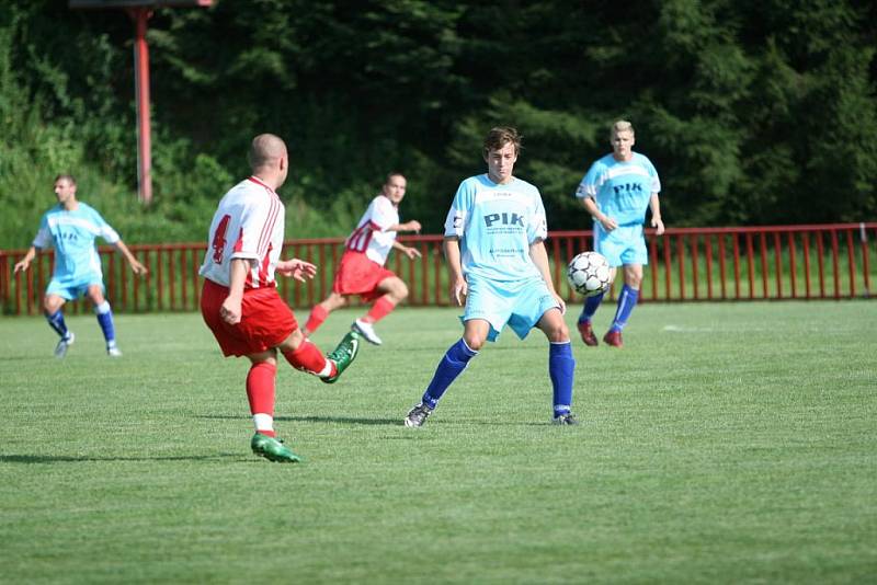 I. A třída: Viktoria Otrokovice B (v bílém) - Prakšice-Pašovice 2:0 (0:0)