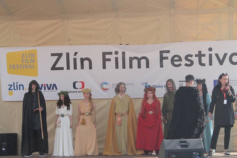 Zlín Film Festival 2020 - Autogramiáda herců a tvůrců premiérové pohádky Největší dar, společně s módní přehlídkou kostýmů z této pohádky.