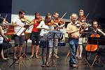 Akademie Václava Hudečka 2016 v Luhačo­vicích.  Zkouška na zahajovací koncert.  Účinkují Václav Hudeček a Eliška Kubalová