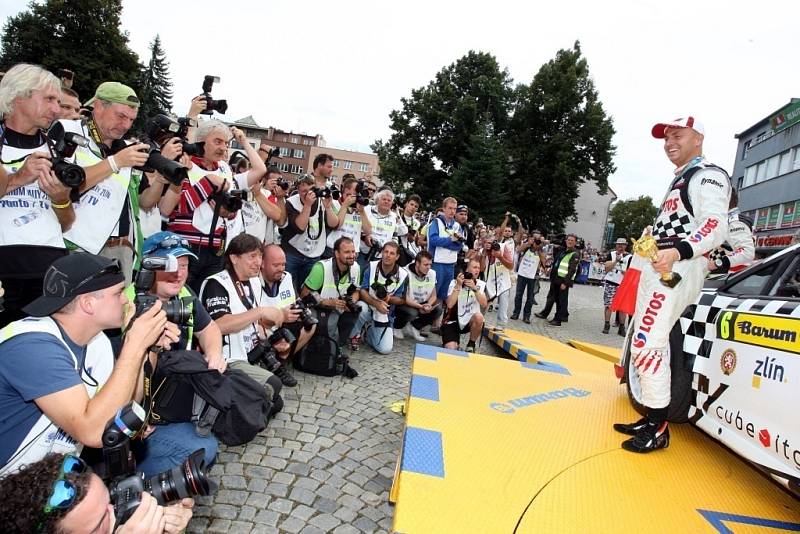 Vyhlášení vítězů 44.ročníku Barum Czech Rally na náměstí Míru ve Zlíně.