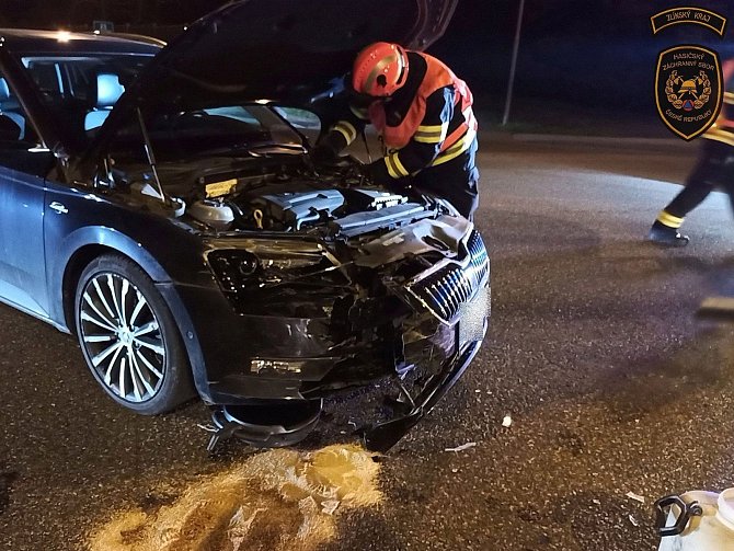 Hasiči zasahují ve čtvrtek 14. března 2024 u dopravní nehody dvou osobních automobilů v Komenského ulici v Otrokovicích.