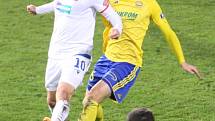 Prvoligoví fotbalisté Fastavu Zlín (ve žlutém) proti Viktroii Plzeň