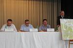 Ministr zemědělství Marian Jurečka ve čtvrtek 10. srpna 2017 jednal v Lukově na Zlínsku o aktuální situaci kolem afrického moru prasat.