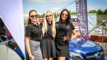 Dvojnásobná šampionka České republiky v motokárách Klára Tlusťáková se stala nejmladší dívkou pilotující soutěžní vůz. V Třinci si vyzkoušela jet ve Škodě Fabia kategorie R5.